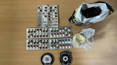 Kocaeli’nin İzmit ilçesinde polis ekiplerince 3 kişinin üstünde yapılan aramada