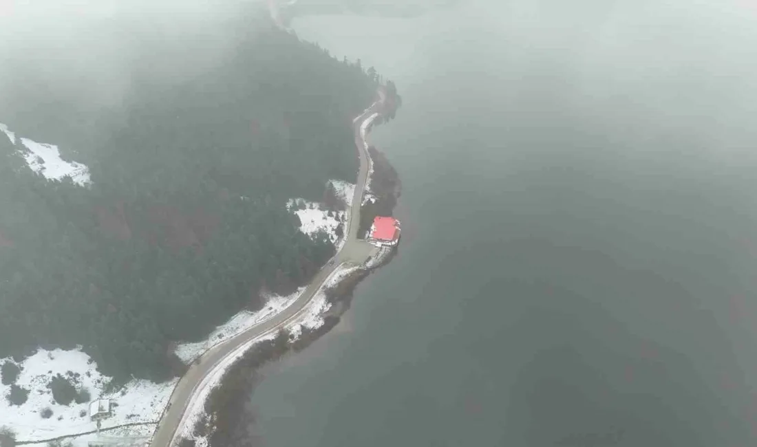Bolu’nun doğa harikası Abant Gölü Milli Parkı, dağların eteklerini kaplayan