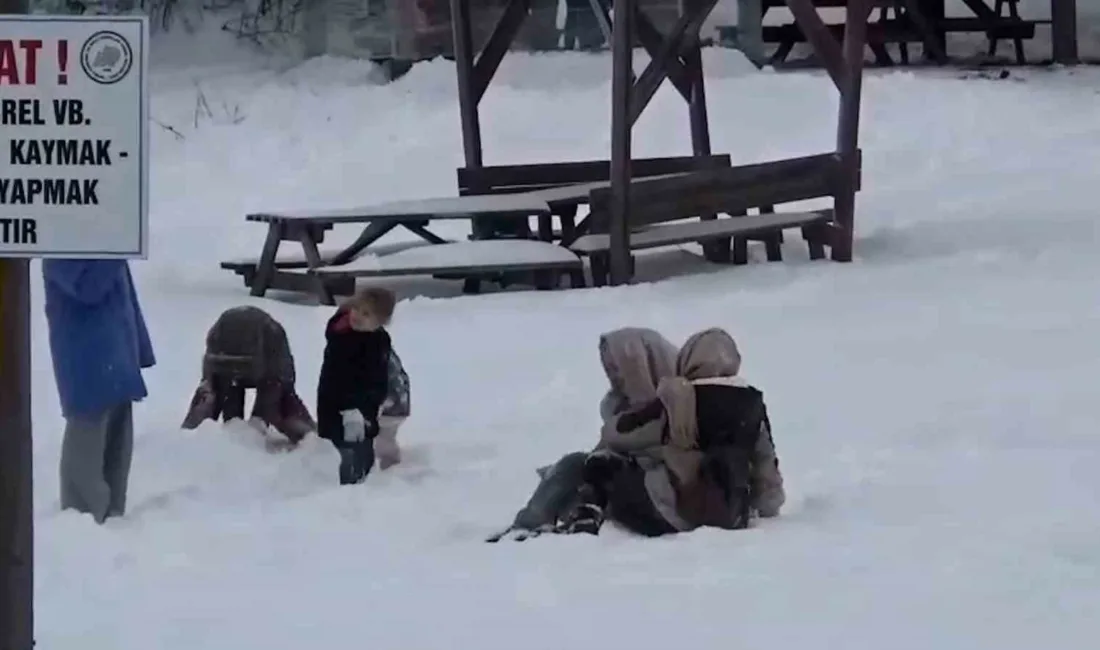 Bolu’nun doğal güzellikleriyle ünlü Abant Gölü Milli Parkı, kar yağışının