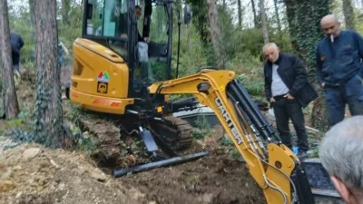 Alaplı Çevre Köyleri Derneği, mezar kazımı için kepçe ve taşıyıcı