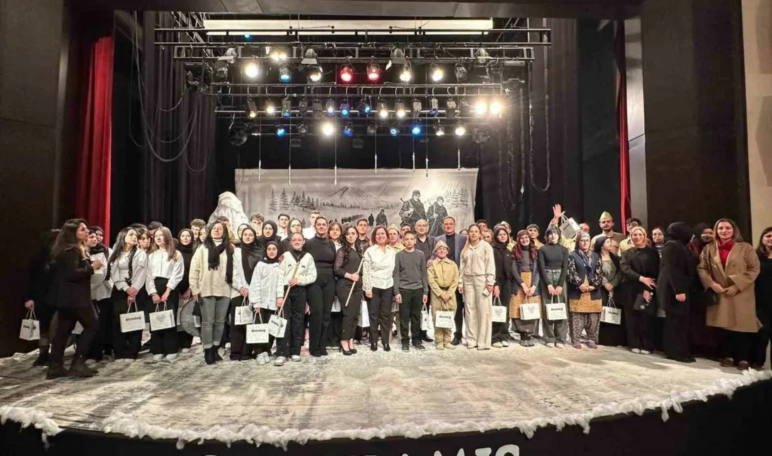 Altındağ Belediyesi tarafından gerçekleştirilen Sarıkamış Harekatı tiyatro gösterisi, izleyenlere duygusal