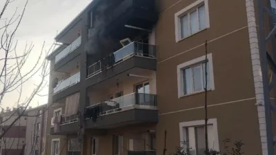 Ankara’nın Çubuk ilçesinde bir apartman dairesinde çıkan yangın paniğe neden