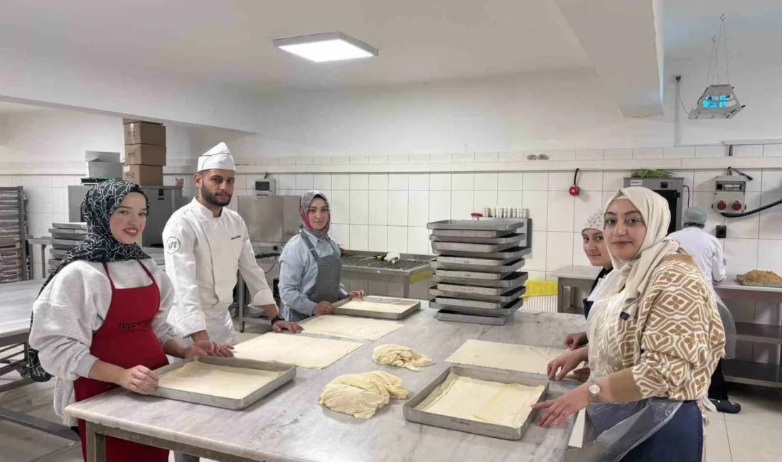Ankara Pursaklar Belediyesi’ne bağlı Hanım Evinde eğitim alan Pastacılık Sınıfı