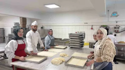 Ankara Pursaklar Belediyesi’ne bağlı Hanım Evinde eğitim alan Pastacılık Sınıfı
