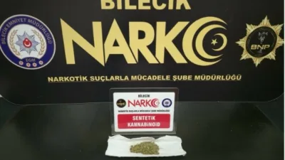 Bilecik’te aranması bulunan yabancı uyruklu bir şahıs, üzerinden uyuşturucu madde