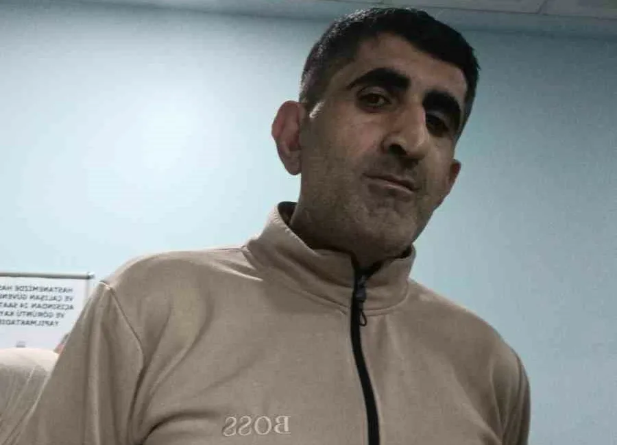 Arnavutköy’de meydana gelen kazada bir otomobil, karşıdan karşıya geçmeye çalışan