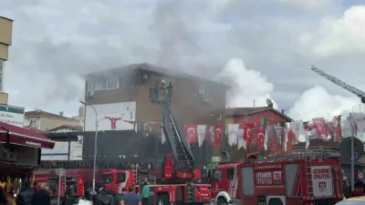 Ataşehir’de bir iş yerinin deposunda çıkan yangın sonrası üst katta