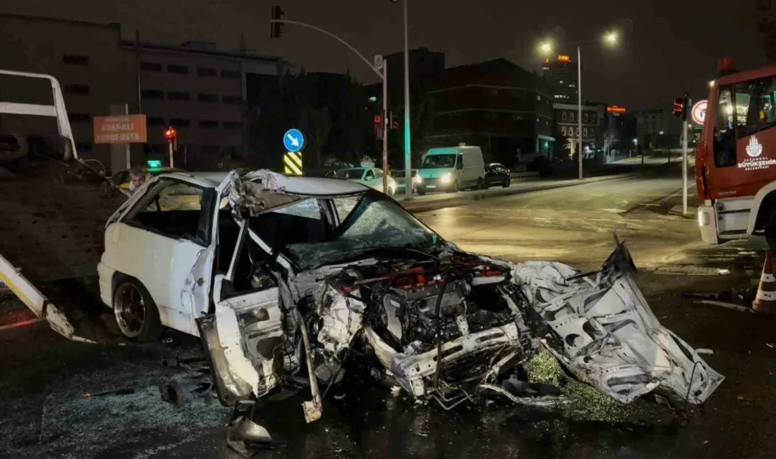 İstanbul Avcılar’da bir otomobil, cadde üzerinde hatalı dönüş yapan kamyonete