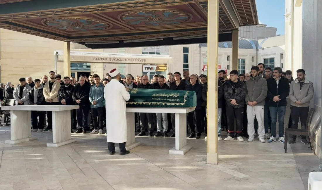 İstanbul Avcılar’da cadde üzerinde hatalı dönüş yapan kamyonun otomobile çarpması