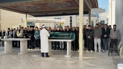 İstanbul Avcılar’da cadde üzerinde hatalı dönüş yapan kamyonun otomobile çarpması