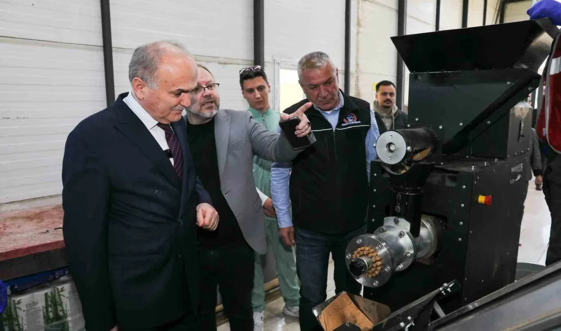 Düzce Belediye Başkanı Dr. Faruk Özlü, Melensu Park’taki yeni kokoreççi