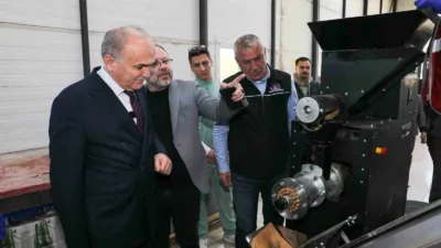 Düzce Belediye Başkanı Dr. Faruk Özlü, Melensu Park’taki yeni kokoreççi