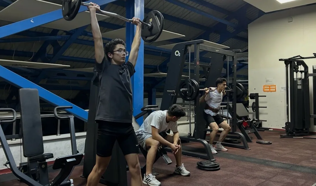 Bilecik’te düzenlenen atletizm antrenmanları, sporcuların gelişimine yönelik yoğun tempoda sürüyor.