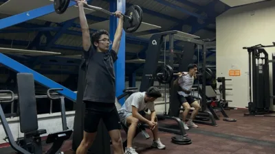 Bilecik’te düzenlenen atletizm antrenmanları, sporcuların gelişimine yönelik yoğun tempoda sürüyor.