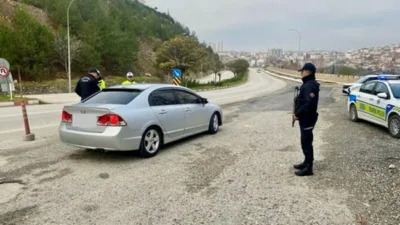 Bilecik’te yapılan yol kontrolde uygulamasında yasal kalış hakkı bulunmayan 2