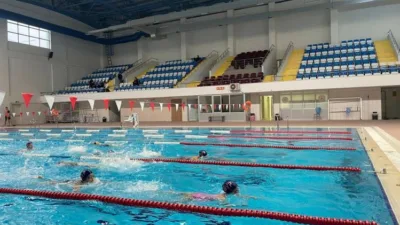 Bilecik Bahçelievler Yüzme Havuzunda gençler, yoğun antrenman mesaisi yaptı. Bilecik
