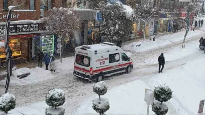 Bolu’da 3 gündür aralıksız devam eden yoğun kar yağışı nedeniyle