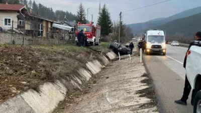 Bolu-Mudurnu karayolunda kontrolden çıkan otomobilin takla attığı kazada 2 kişi