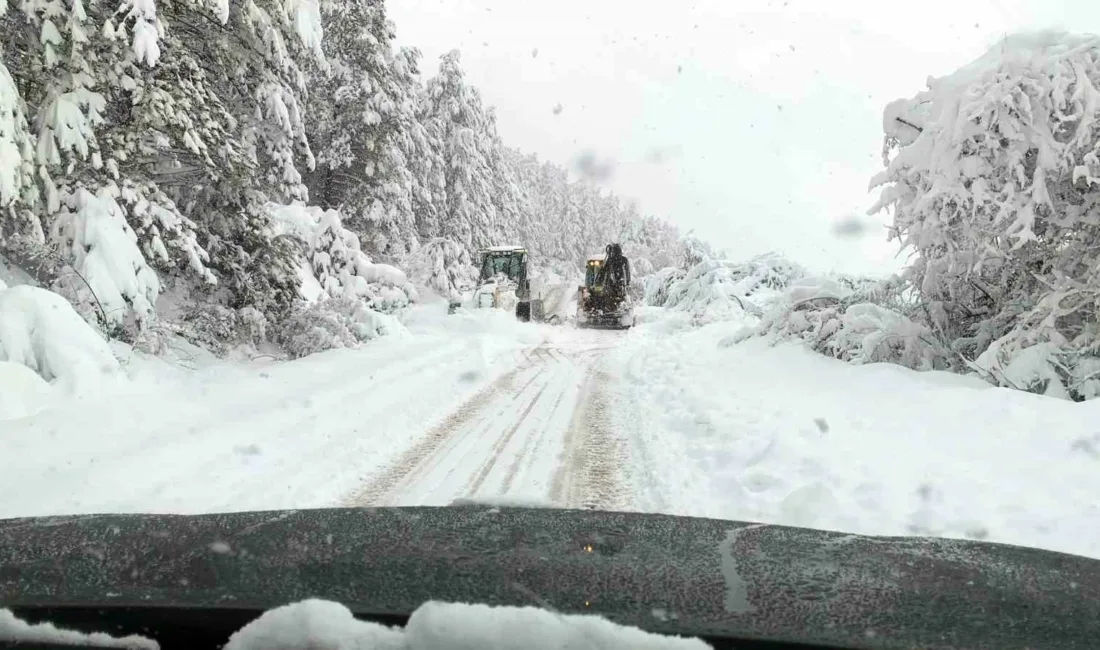 Bolu’nun Mengen ilçesinde kardan kapanan 18 köy yolunun açılması için