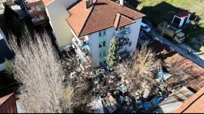 Karabük’te mahalle sakinlerinin ihbarı üzerine bir eve giden belediye ekipleri,