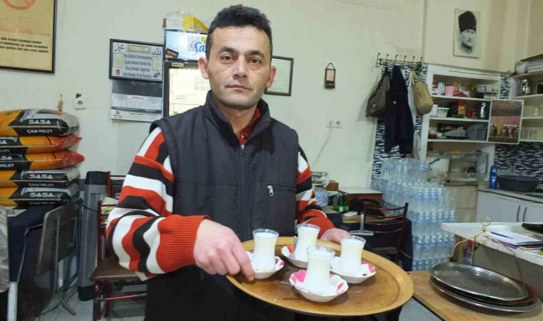 Burhaniye ilçesinde, kahvehanelerde süt servisi yapılması vatandaşları sevindirdi. Kış aylarının
