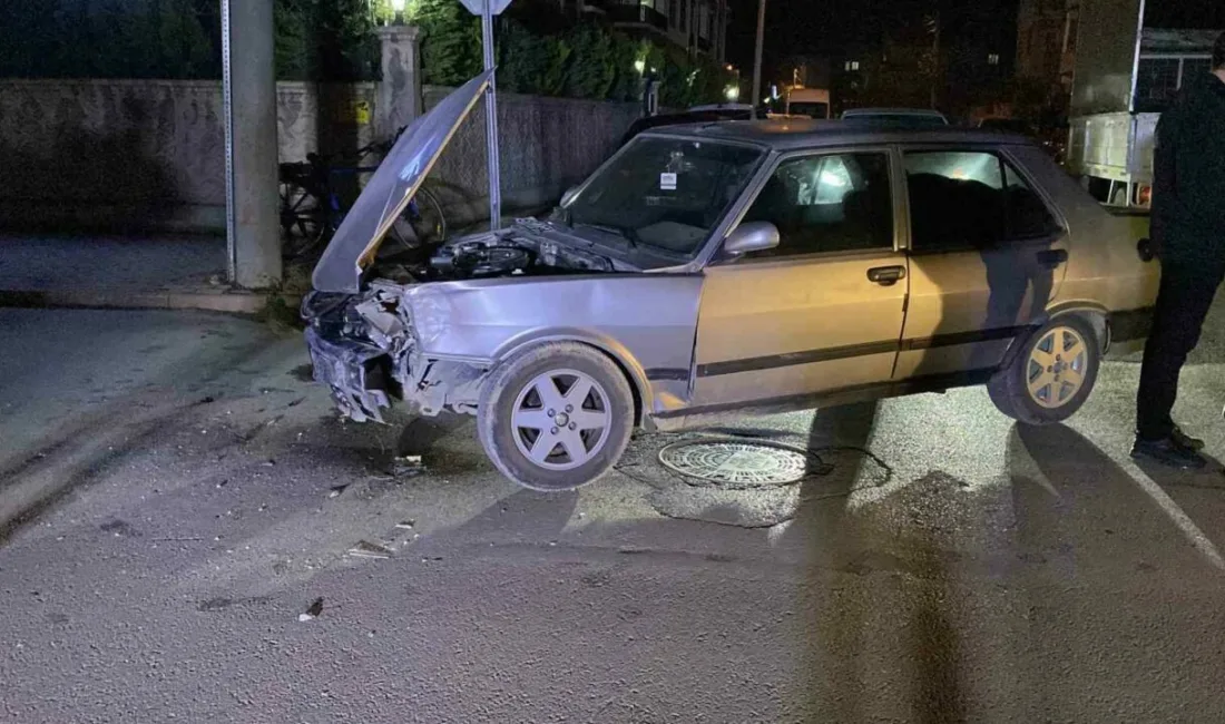 Bursa’nın İnegöl ilçesinde iki otomobilin çarpışması sonucu meydana gelen kazada