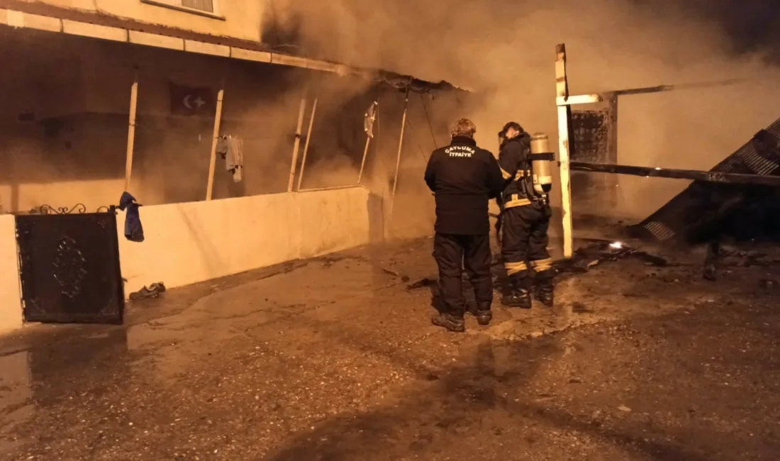 Zonguldak’ın Çaycuma ilçesine bağlı Hacıibadi Köyü’nde gece saatlerinde bir evin