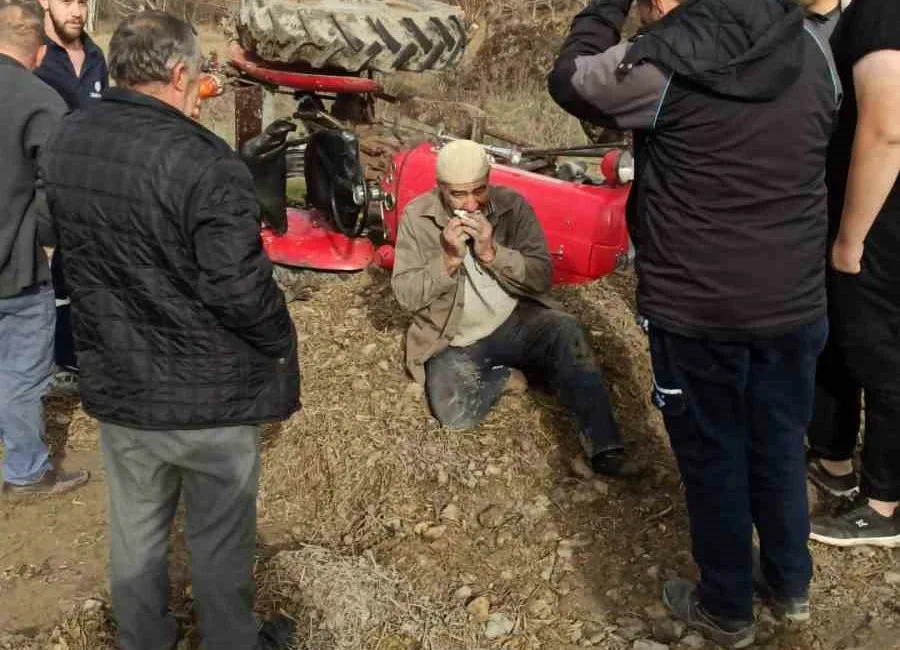 Kastamonu’da cenaze aracı ile traktörün çarpışması neticesinde meydana gelen kazada