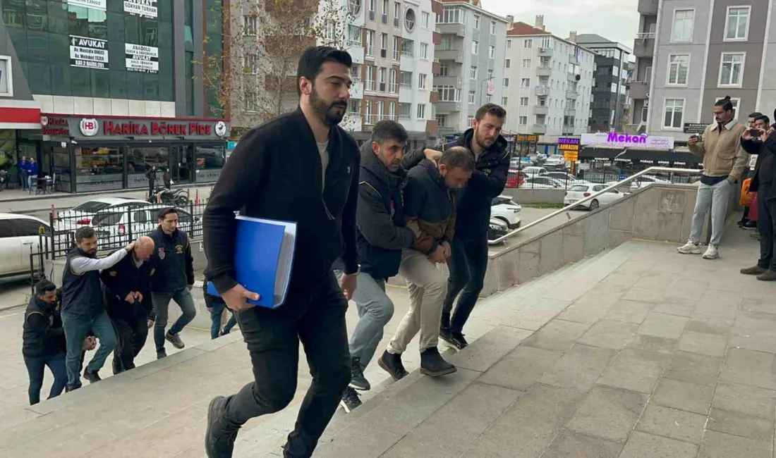 Tekirdağ’ın Çerkezköy ilçesinde vatandaşları yüksek faizle borçlandırdıkları ve senet imzalattıkları