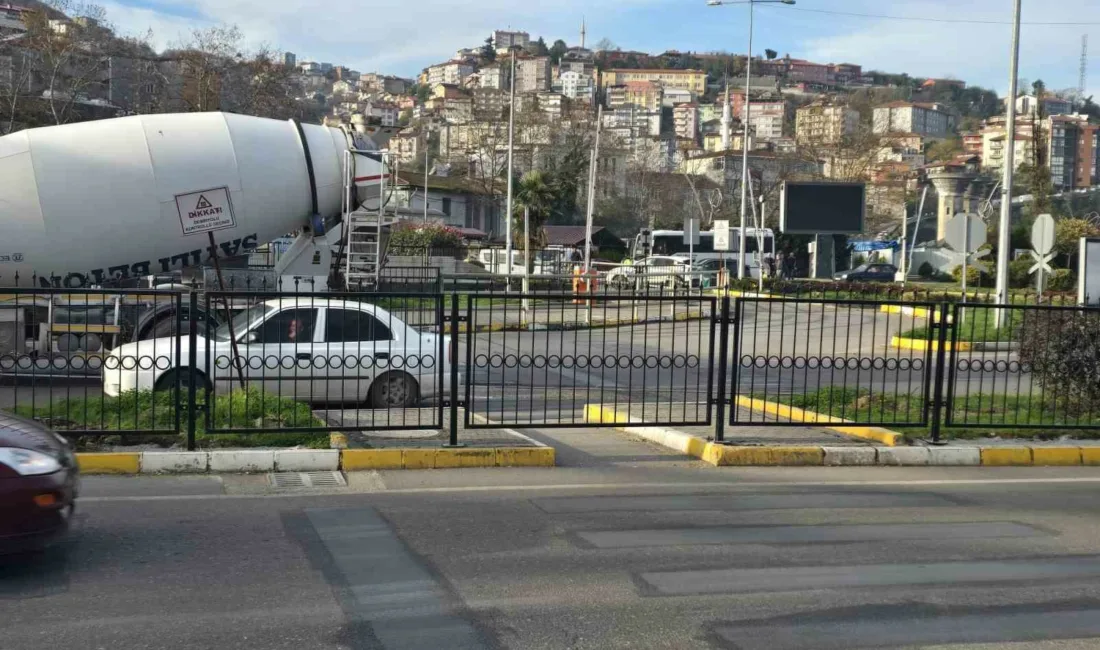Zonguldak’ta çevre yolunda yapılan üst geçidin ardından yaya geçişleri kontrollü