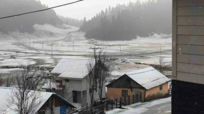 Sakarya’nın Hendek ilçesinde bulunan Çiğdem Yaylası, gece saatlerinde başlayan kar