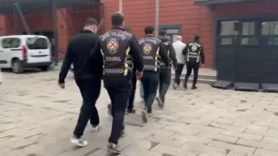 İstanbul Bahçelievler’de düğün konvoyunda trafiği tehlikeye düşürecek hareketler yapan şahıslara