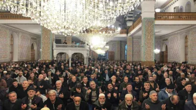 Üç ayların müjdecisi olan Regaip Kandili, Düzce’de vatandaşların yoğun katılımıyla