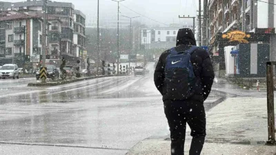 Düzce’ye mevsimin ilk karı düştü. Konuralp bölgesinde ise Düzce Belediyesi