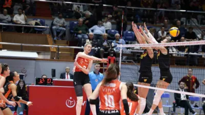 Eczacıbaşı Dynavit, Vodafone Sultanlar Ligi’nin 11. haftasında deplasmanda Göztepe’yi 25-22,
