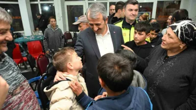 Talep ve şikayetlerini dinlemek için vatandaşlarla bir araya gelen Edirne