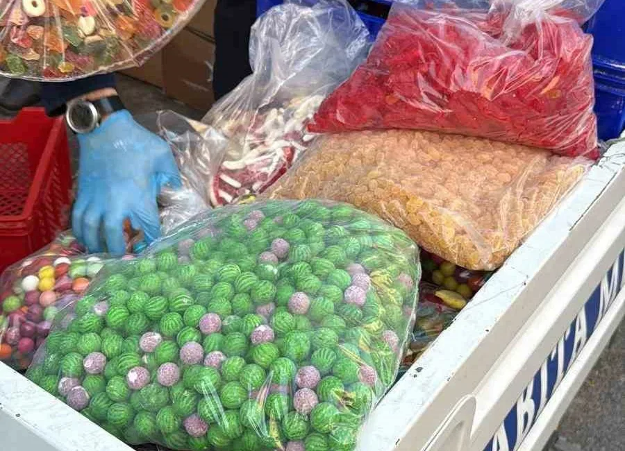 Esenyurt’ta kaçak olarak faaliyet gösteren bir şekerleme atölyesine yapılan baskında,