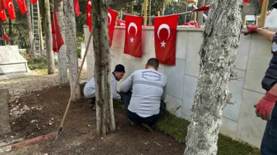 Gebze Belediyesi ekiplerince ilçedeki şehitlikte kapsamlı bakım, onarım ve çevre