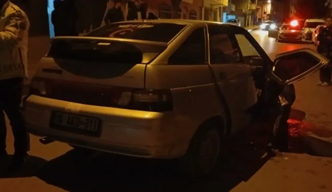 Bursa’da hafif ticari araç ile otomobilin karıştığı trafik kazasında 2