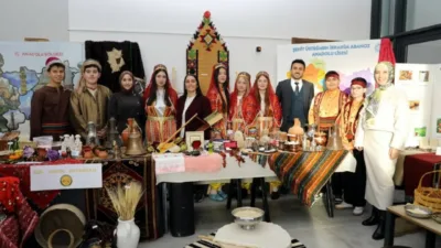 Sakarya’nın Karasu ilçesinde Yerli Malı Haftası’nda düzenlenen etkinlikte, öğrencilerin hazırladığı