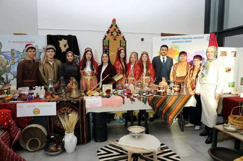 Sakarya’nın Karasu ilçesinde Yerli Malı Haftası’nda düzenlenen etkinlikte, öğrencilerin hazırladığı