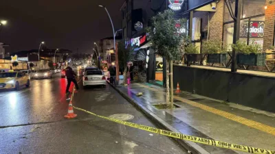 Sakarya’nın Serdivan ilçesinde iki esnaf arasında çıkan silahlı kavgada bir