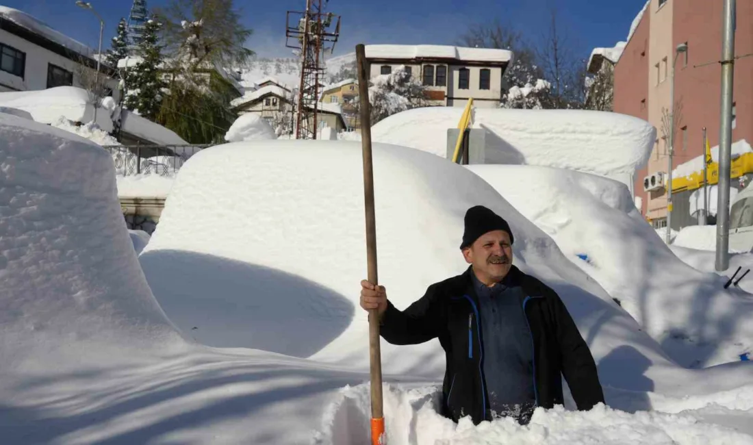 Kastamonu’da kar kalınlığının yer yer 1,5 metreyi aştığı Küre ve