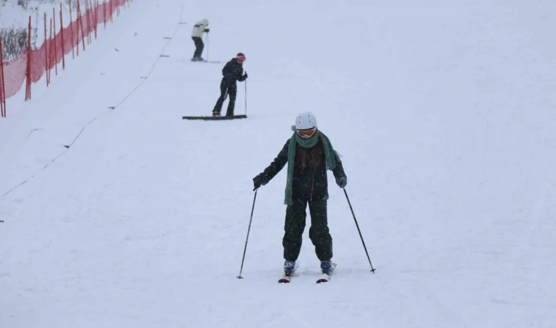 Kastamonu-Çankırı sınırında yer alan Ilgaz Dağı’ndaki Yurduntepe Kayak Merkezi’nde kayak