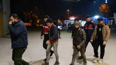 Bursa’nın İnegöl ilçesinde Jandarma Komutanlığı ekipleri tarafından 8 kaçak göçmen