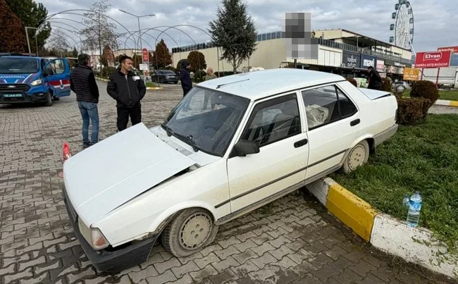 Karabük’ün Safranbolu ilçesinde kamyonetin otomobile arkadan çarpması sonucu 2 kişi