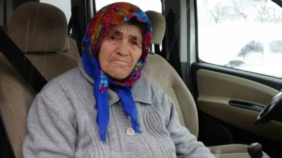Kastamonu’da etkili olan yoğun kar yağışı sebebiyle yolu kapanan köydeki