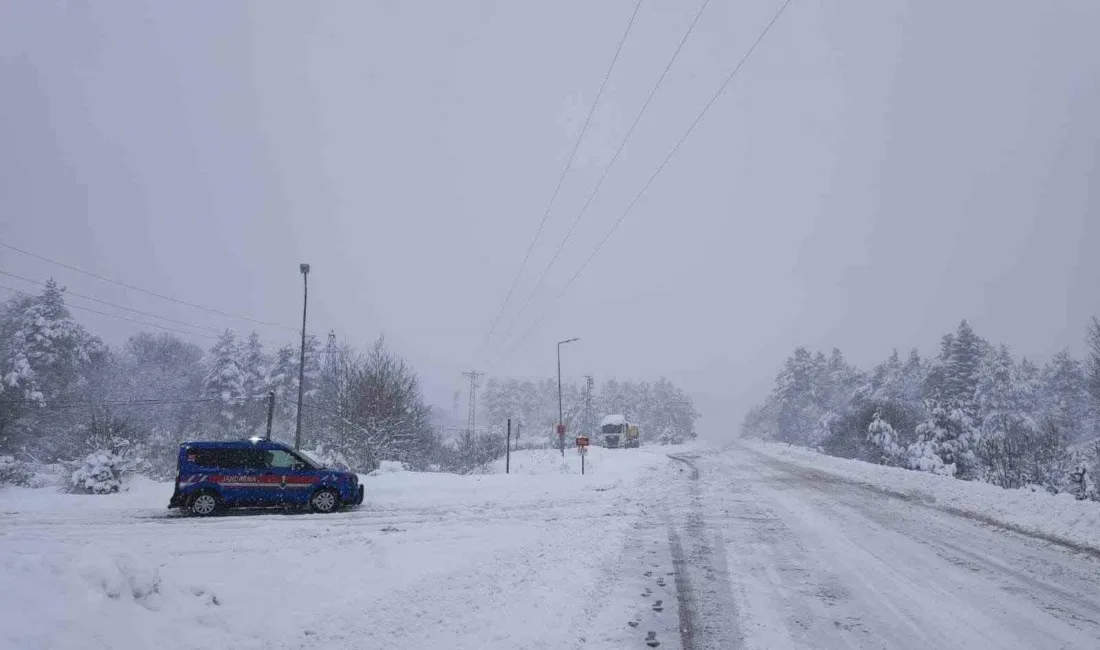 Karabük’te etkili olan kar yağışı nedeniyle 112 köy yolu ulaşıma