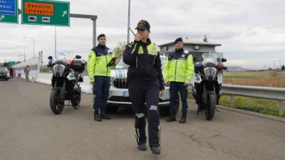 Karayollarında görevli Jandarma Otoyol Timleri, sorumluluk bölgelerinde meydana gelebilecek tüm