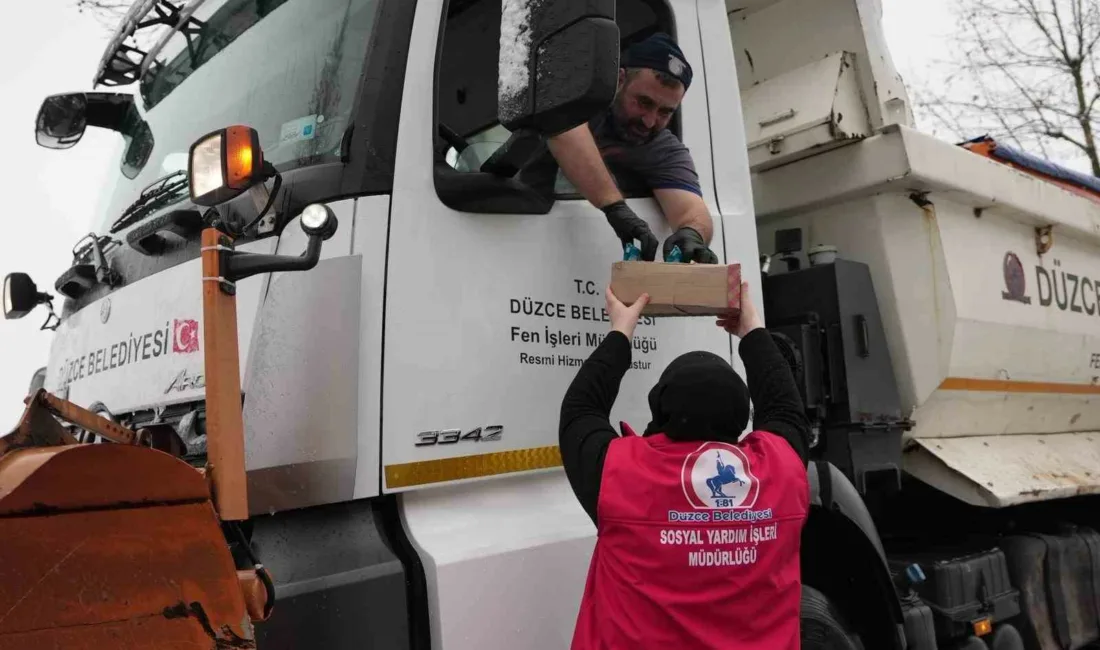 Düzce’de hafta sonundan itibaren yaşanan etkili olan kar yağışında mücadele